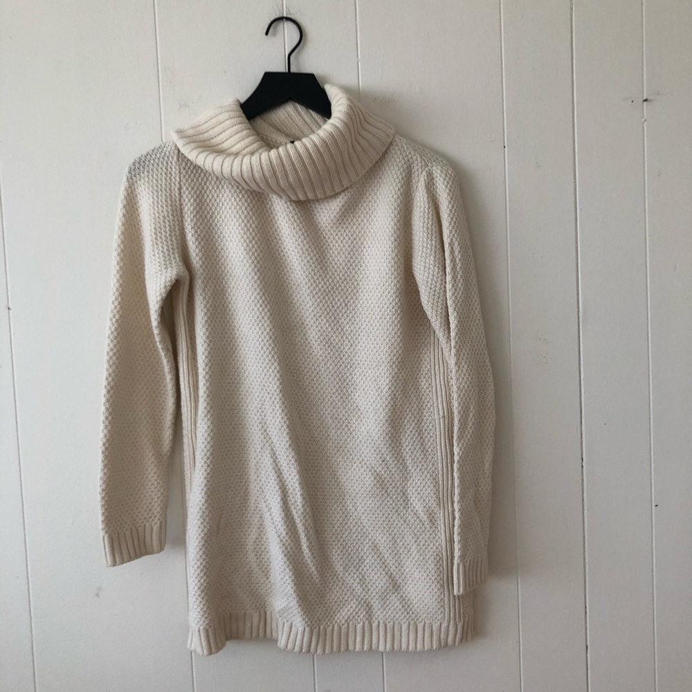 FOREVER 21 BEIGE KNIT TURTLENECK SWEATER